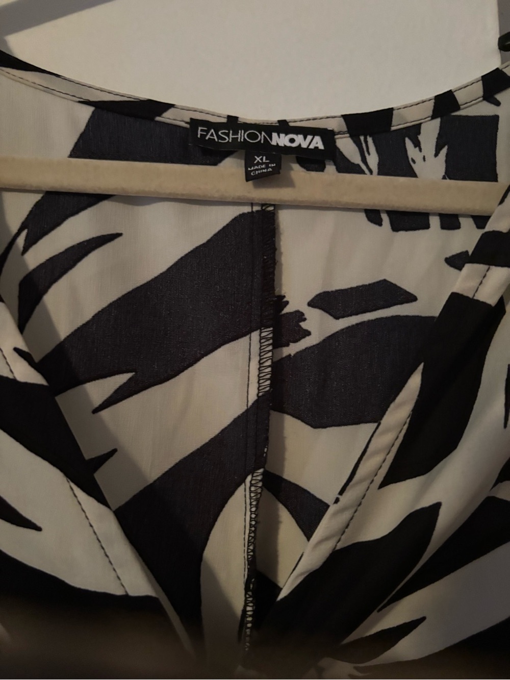 Like new Fashion Nova Flowy Black and White Tropical Print Dress XL - Picture 4 of 4